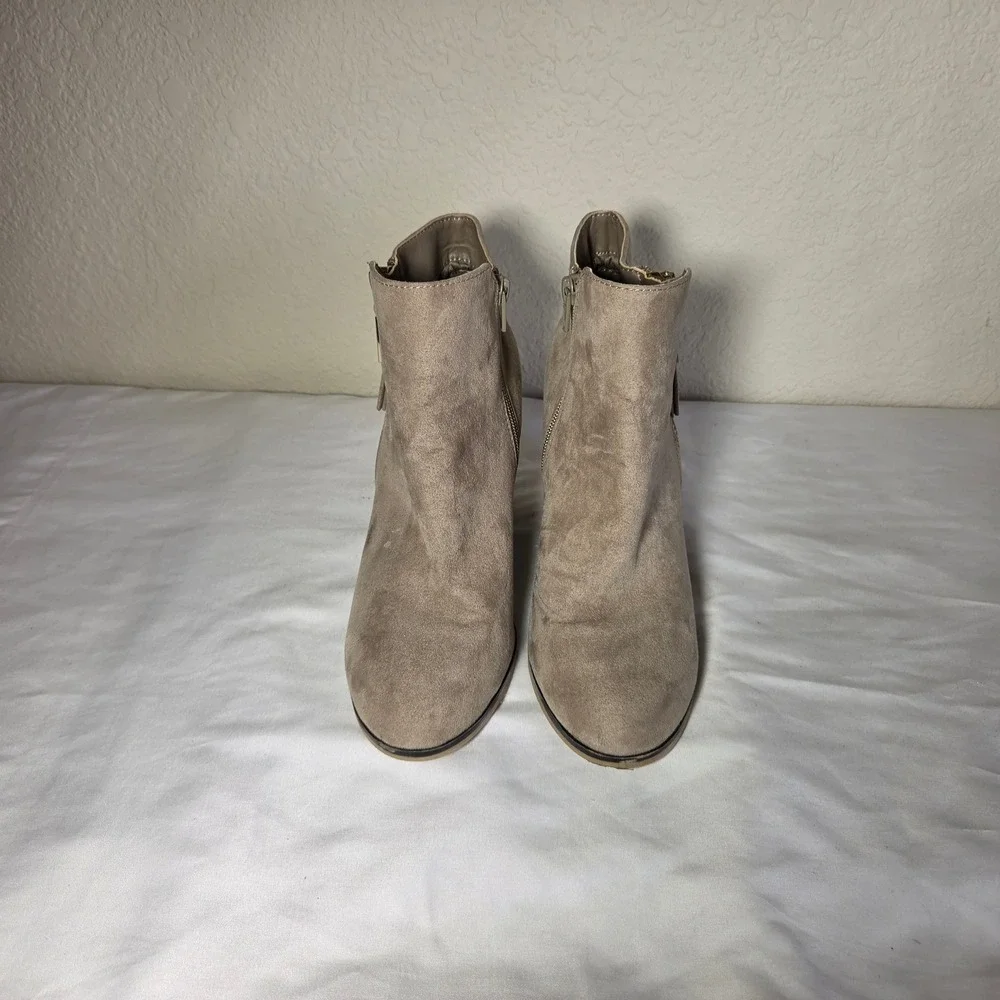 Womens Taupe Faux Suede Ankle Boots Block Heel Side Zip Booties Size 8.5 Med